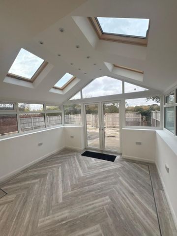 6 bedroom semi-detached house to rent - Photo 2