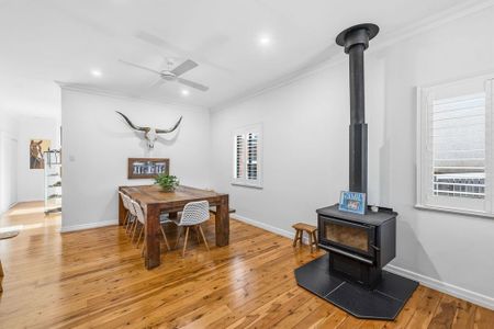 Beautiful Family Home in Prime Location + Pool - Photo 2