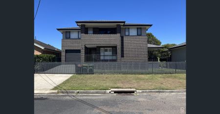 Newly Renovated 4-Bedroom Home - Ideal Multi-Generational Living in a Quiet, Convenient Location - Photo 2