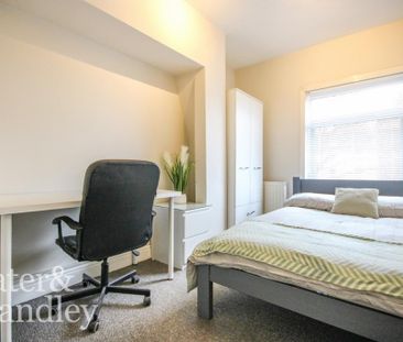 1 bedroom in a house share to rent - Photo 2