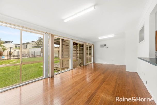 Spacious Family Home with Pool - Photo 1