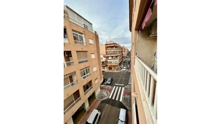 2-Bedroom apartment for long-term rental in Torrevieja, South Alicante province - Photo 3