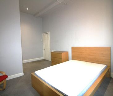 1 bedroom in a flat share to rent - Photo 4