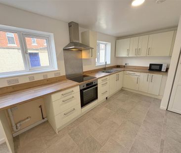 3 bedroom terraced house to rent - Photo 6