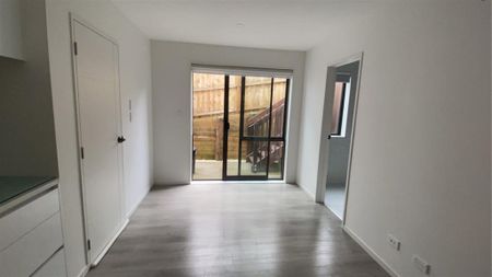 FLAT BUSH, 2 BEDROOMS - Photo 4