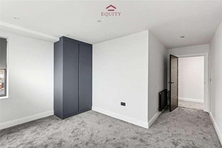 Bullsmoor Lane, Enfield, EN3 - Photo 5