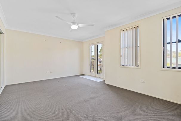 Ingleburn - Photo 1