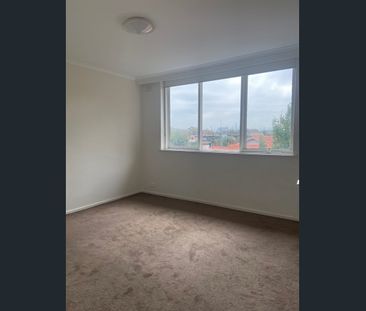 Spacious Two-Bedroom Oasis in Elwood's Tree-Lined Streets! - Photo 1