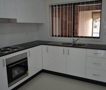 MODERN GRANNY FLAT WITH LOCK UP GARAGE !!! - Photo 3