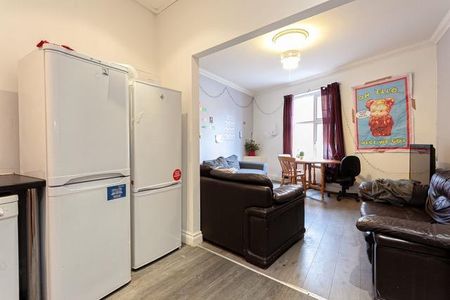 5 bedroom private hall to rent - Photo 4