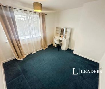 3 bedroom house to rent Rowley Avenue, Newcastle, Staffordshire, ST5 - Photo 5