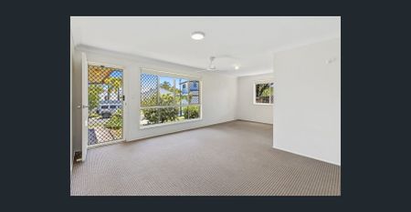 Comfortable, Low-Maintenance Living in Burleigh Waters Location - Photo 2