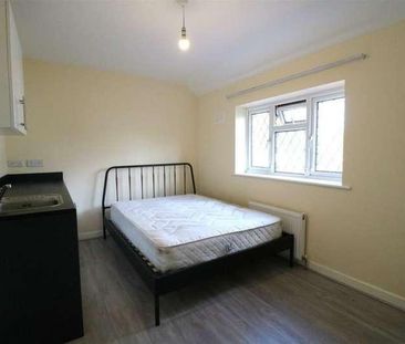 Cator Crescent, New Addington, Croydon, CR0 - Photo 1