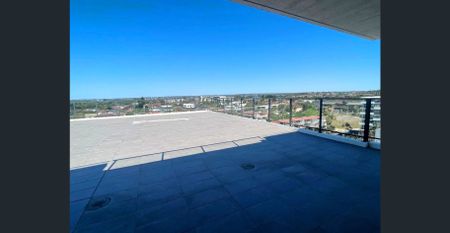 FABULOUS SUB -PENTHOUSE - EXCEPTIONAL FLOOR SPACE! - Photo 2