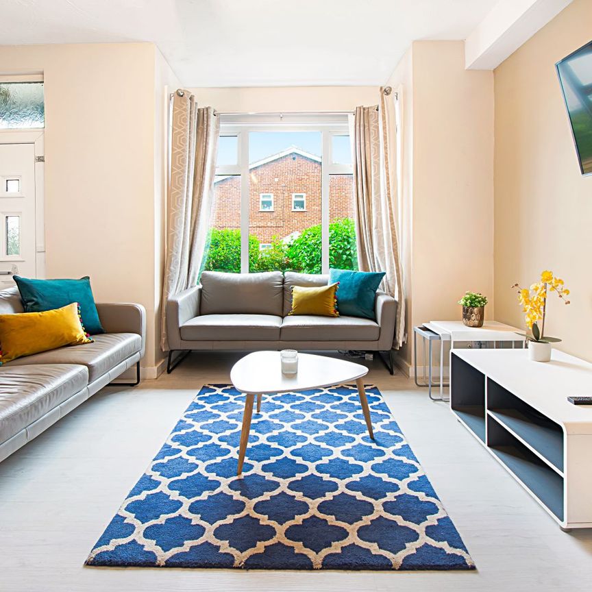 8 STANMORE PLACE Leeds - LS4 2RR - Photo 1