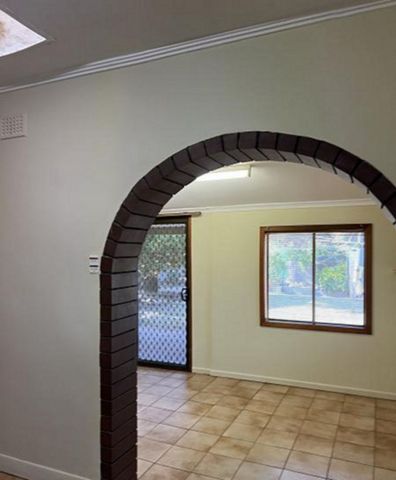 Great location within walking distance to the beach - Photo 2