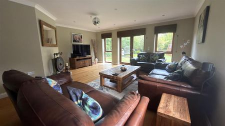 4 bedroom detached house to rent - Photo 3