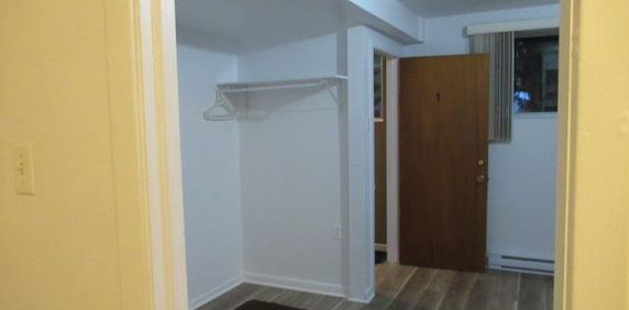 Montreal/Ahuntsic 2 1/2 sous-sol app 1: 1er juillet et app 2 : disponible - Photo 2