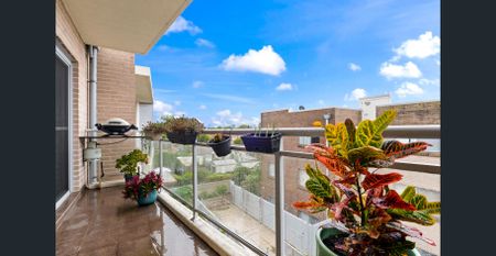 Private Top Floor Apartment - Photo 4