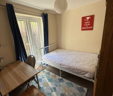 Room in a Shared House, Nesbitt Road, BN2 - Photo 5