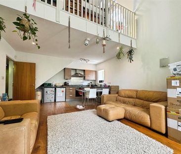 2 bedroom flat to rent - Photo 2
