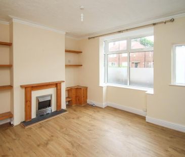 2 bedroom end of terrace house to rent - Photo 2