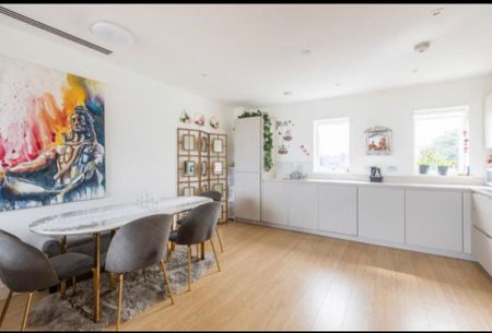 3 Bed Flat, Santina Apartments, CR0 - Photo 5