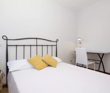 Double bed in Room in a shared 5-bedroom apartment for rent in Peña... - Foto 5