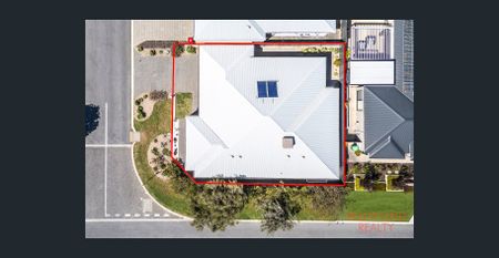 HUGE 4x2 + THEATRE - CLOSE TO THE BEACH! - Photo 4