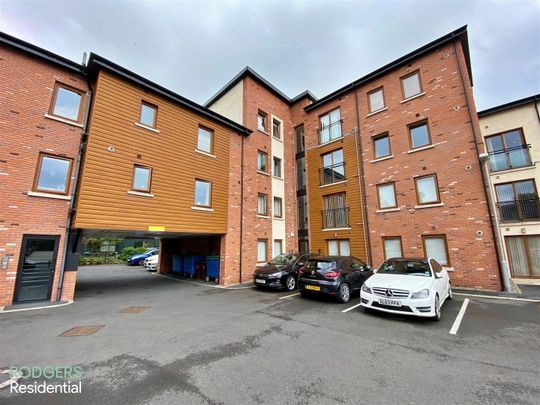 Apt 22, 2b Summerhill Avenue - Photo 1