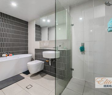 Rosebery 2 Bed & Study 2 bath w/front & back yard, Carspace Lease. - Photo 2