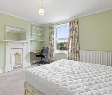 4 bedroom semi-detached house to rent - Photo 3