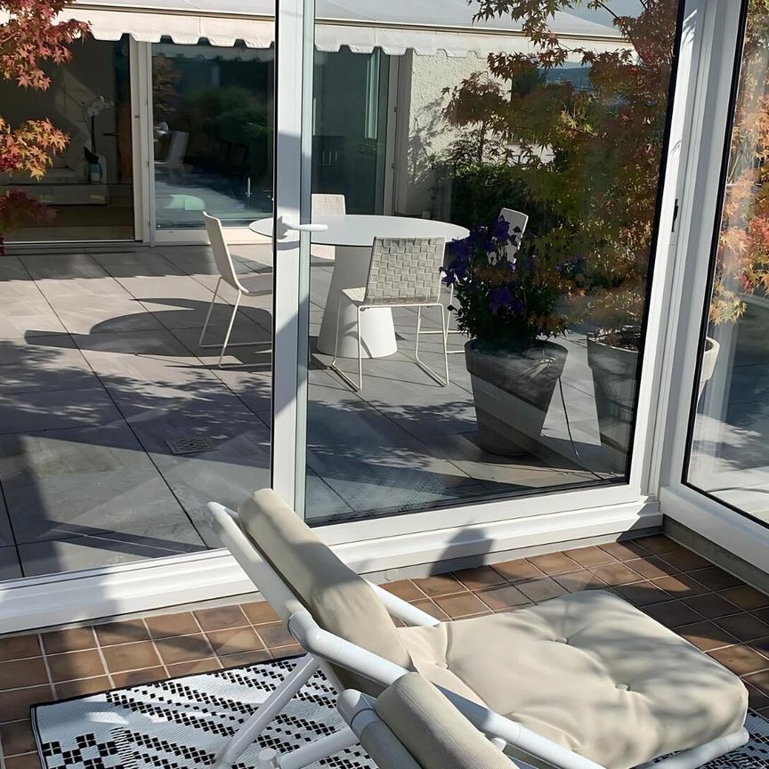 3-BEDROOM PENTHOUSE APARTMENT WITH LAKE VIEW - Photo 1