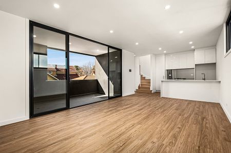 Stylish and Modern Three-Bedroom, Three-Bathroom Home in Prime Footscray Location - Photo 5