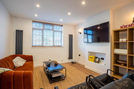 3 bedroom semi-detached house to rent - Photo 2