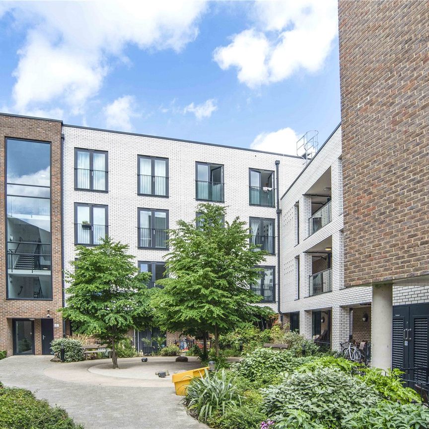 Pellerin Road, London, N16 8AY - Photo 1