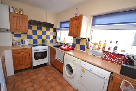 3 bed Flat for Rent - Photo 5