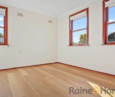 Charming 4-Bedroom Family Home - Prime Location! - Photo 1