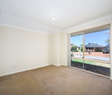 BRAND NEW INTERNAL PAINT AND BLINDS, Beaut 4 bed 2 bath family home ! - Photo 4