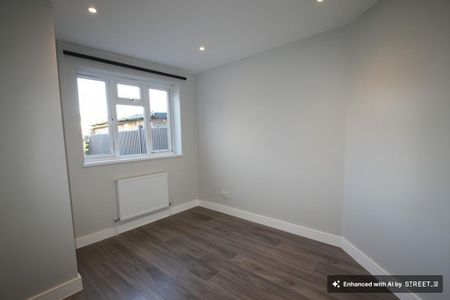 3 bedroom detached house to rent - Photo 2