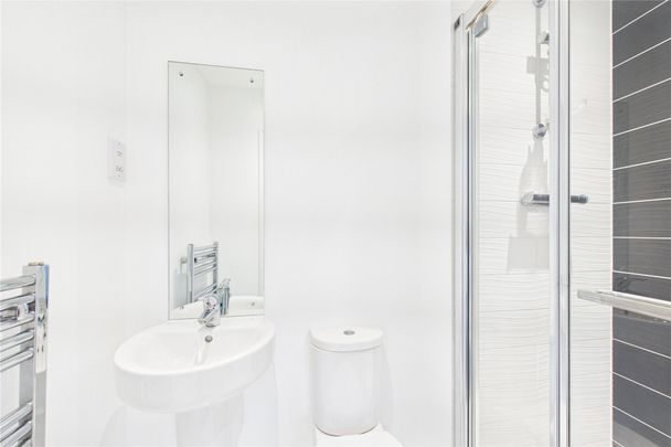 2 bedroom Flat in Wallis Square, Farnborough - Photo 1