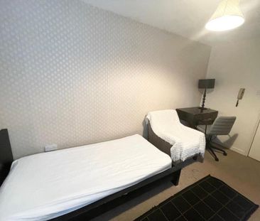 18 bedroom house share to rent - Photo 1