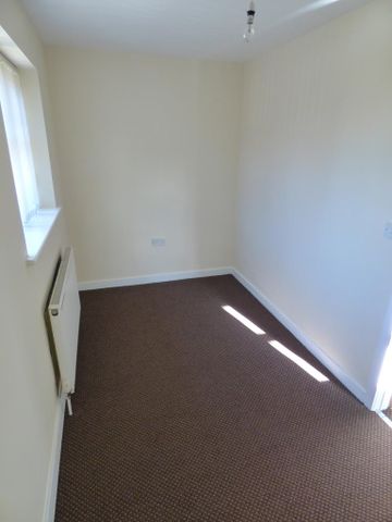 2 bedroom semi-detached house to rent - Photo 3