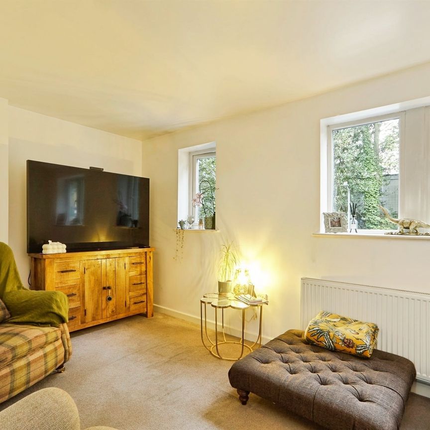 Holden View, Keighley, Oakworth - Photo 1
