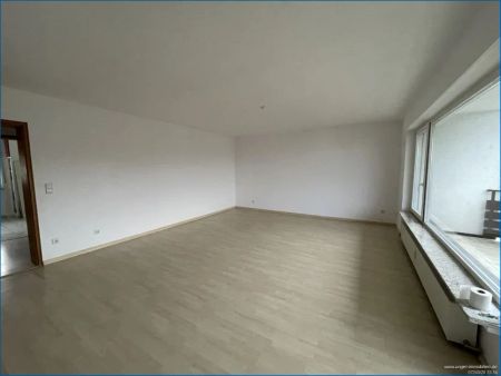 Wohnen in guter Wohnlage 3-Zimmerwohnung mit Balkon 1. OG mit Aussicht in Pfinztal-Berghausen! - Foto 4