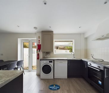 4 bedroom end of terrace house to rent - Photo 6