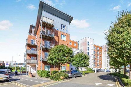 Avenel Way, Poole, BH15 - Photo 3