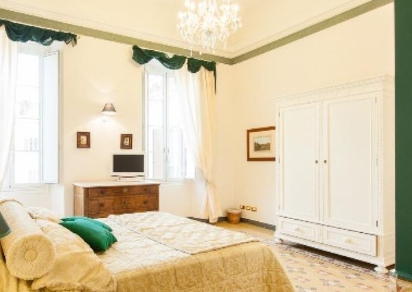 Center-Historic Jewish Quarter: Elegant apartment situated in beautiful Palazzo Nobiliare. Entrance, spacious living with original wood frescoed ceilings, large modern dining and kitchen, 4 bedrooms, 4 Baths, small terrace. #1527