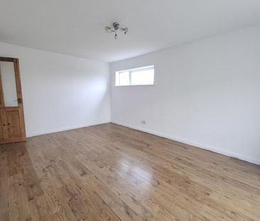 Roydon Court - Photo 2