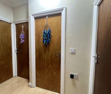 2 Bed Flat, Gantshill Crescent, IG2 - Photo 4